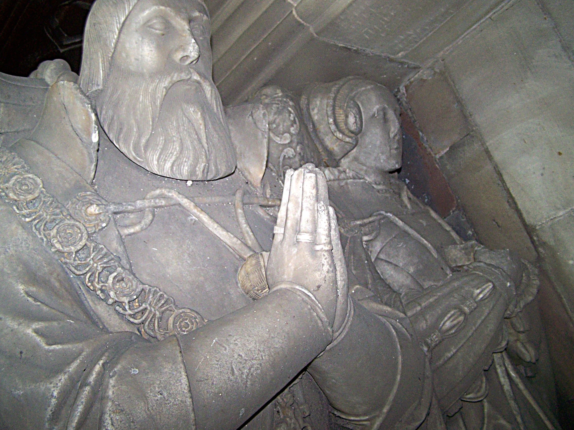 1558 (approx) - Monument of Walter Devereux and his second wife