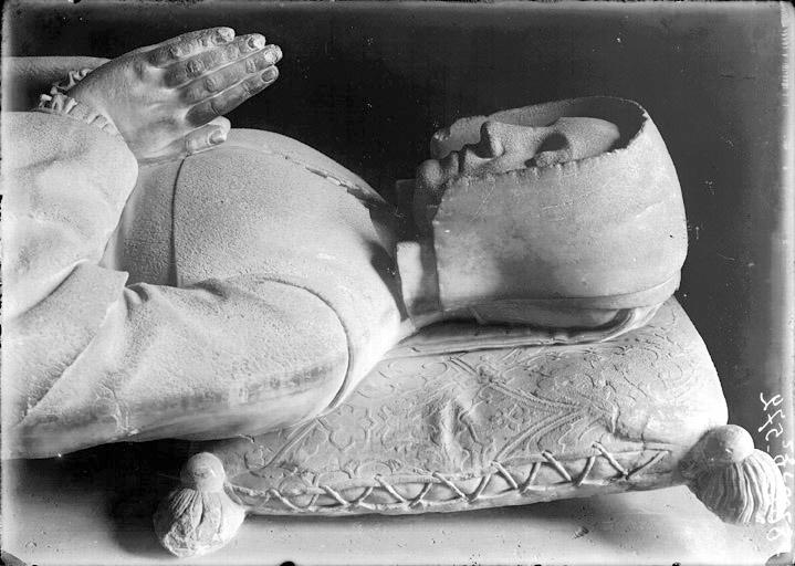 1523 - Tombeau de Roberte Legendre. Buste du gisant