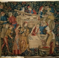 1500 (approx) - Tapestry of the harvest: grape pressing - Cluny museum
